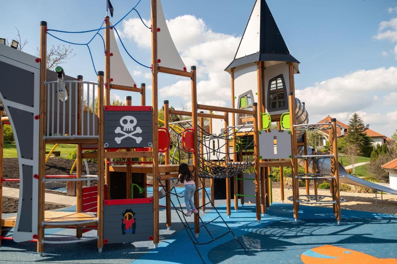 Kolping Family Resort Heviz Bagian luar foto